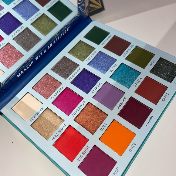 ROARING 20’s Eyeshadow palette by Rude - Picture 5 of 7